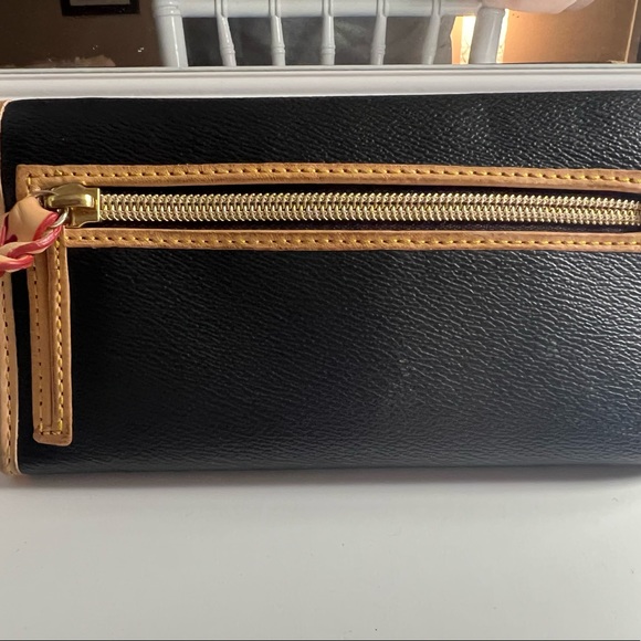 Black Dooney & Bourke Wallet - Picture 5 of 6